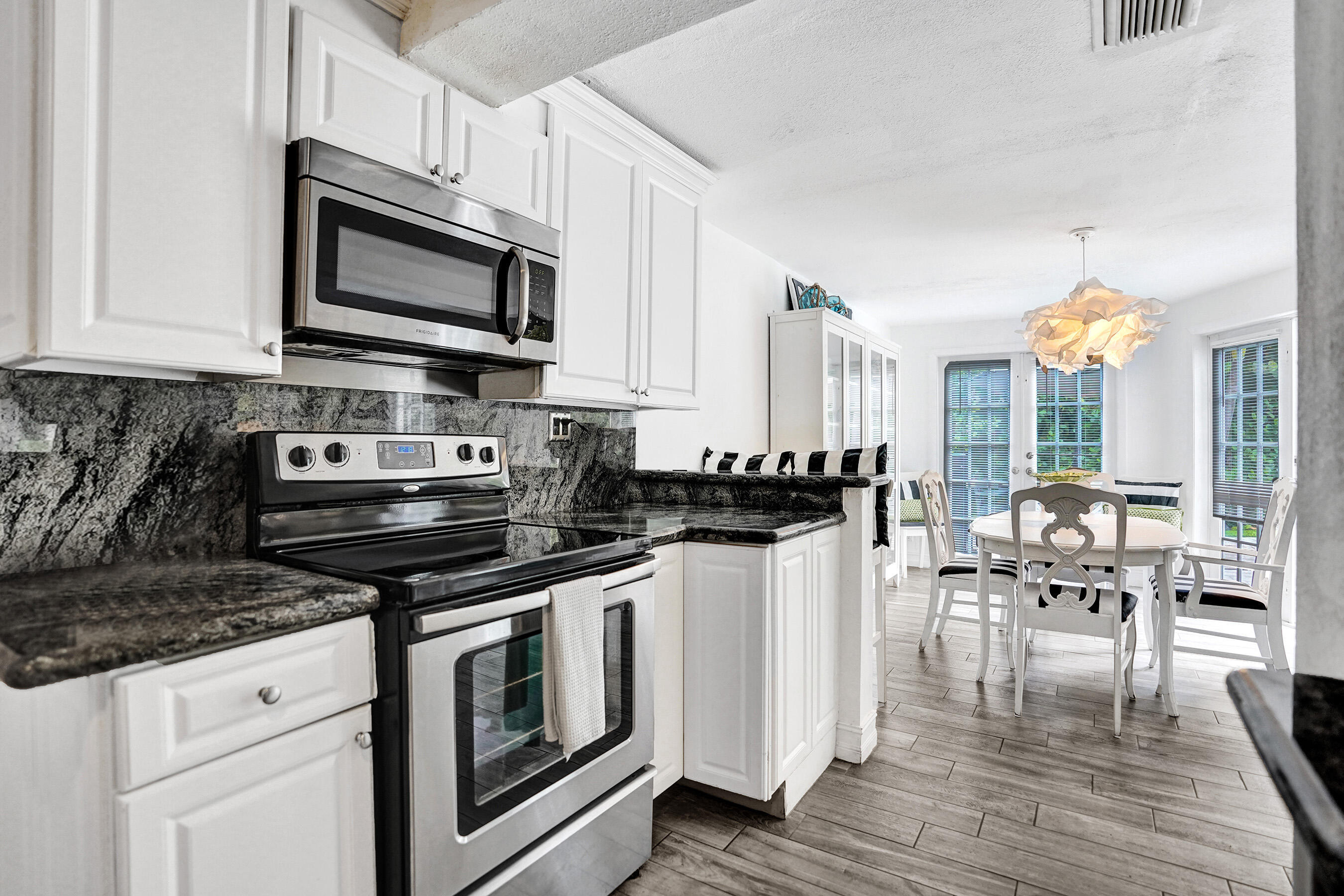 NORTHRIDGE - Residential Lease