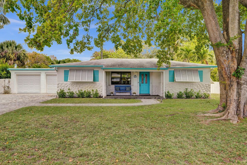 Photo of 107 N Swinton Circle, Delray Beach, FL 33444 (MLS # B26027304)
