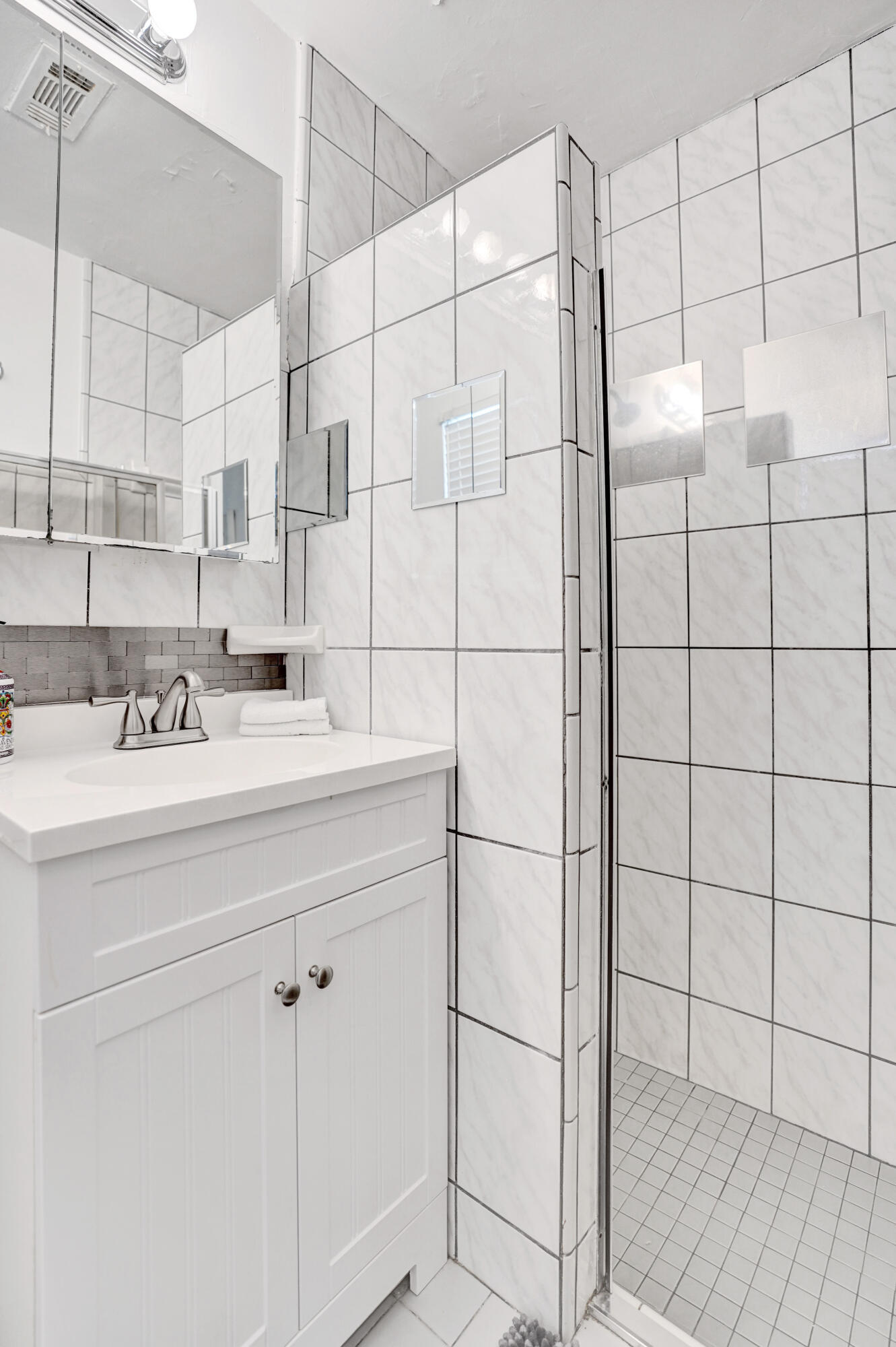 NORTHRIDGE - Residential Lease