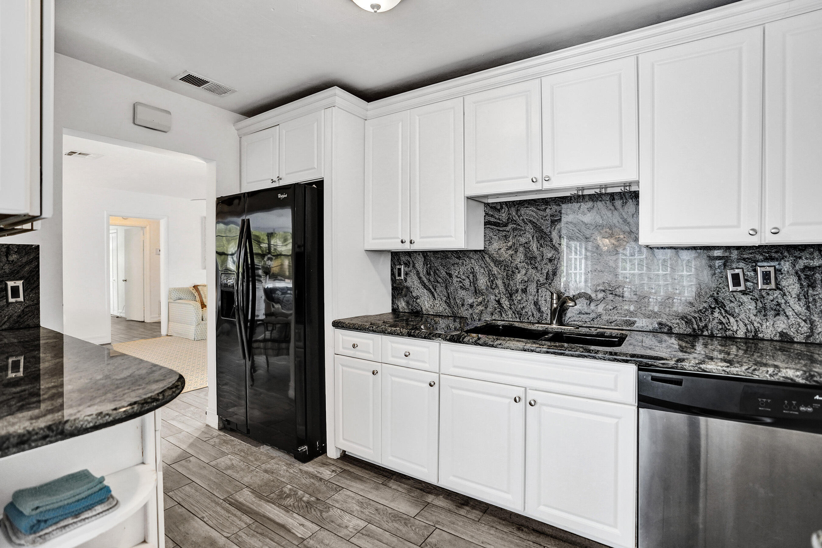 NORTHRIDGE - Residential Lease