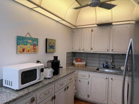 42 Coventry B West Palm Beach FL 33417