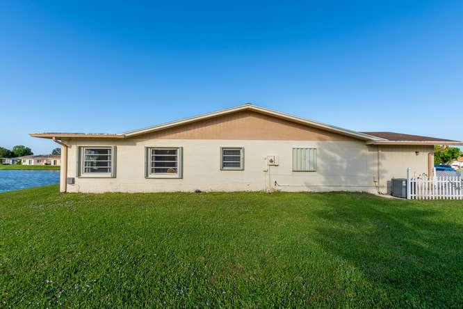 DELRAY VILLAS 2 - Residential