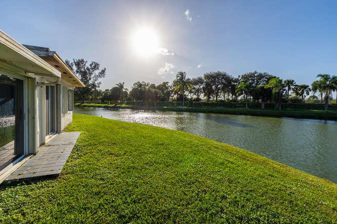 DELRAY VILLAS 2 - Residential