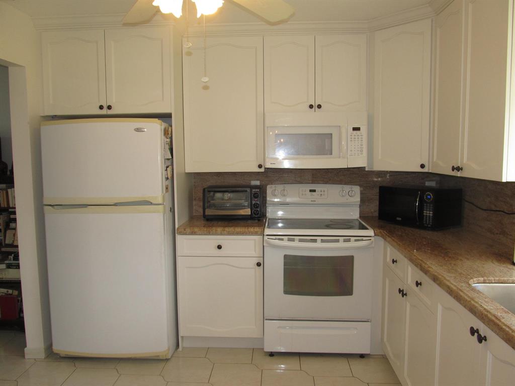 DELRAY VILLAS 2 - Residential