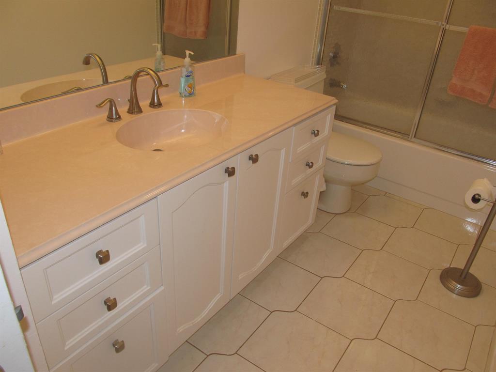 DELRAY VILLAS 2 - Residential