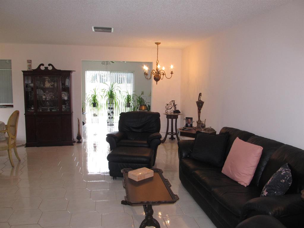 DELRAY VILLAS 2 - Residential