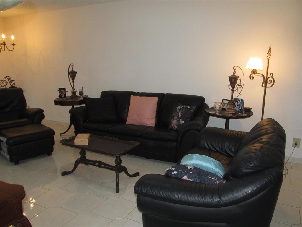 DELRAY VILLAS 2 - Residential