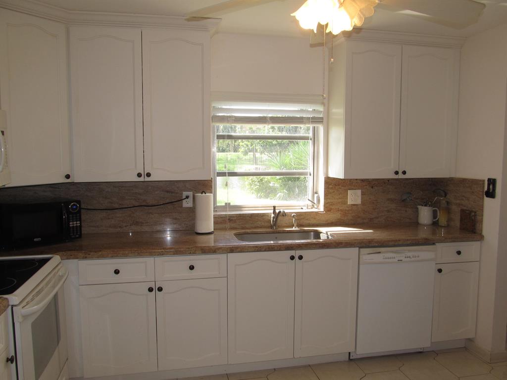 DELRAY VILLAS 2 - Residential