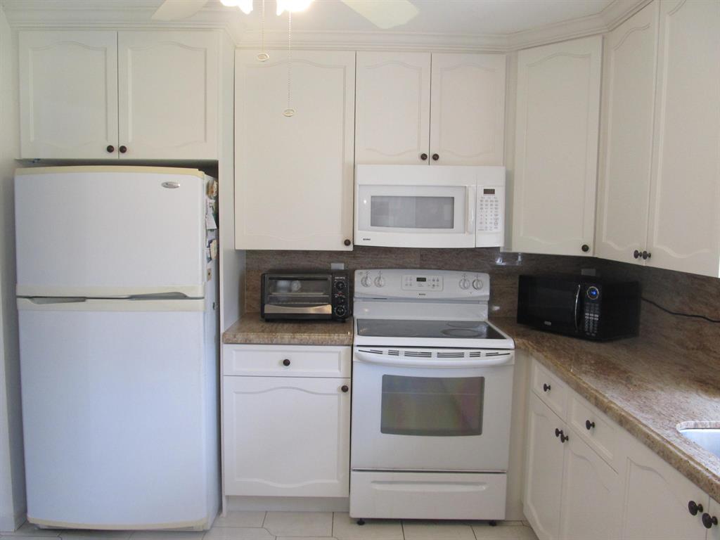 DELRAY VILLAS 2 - Residential