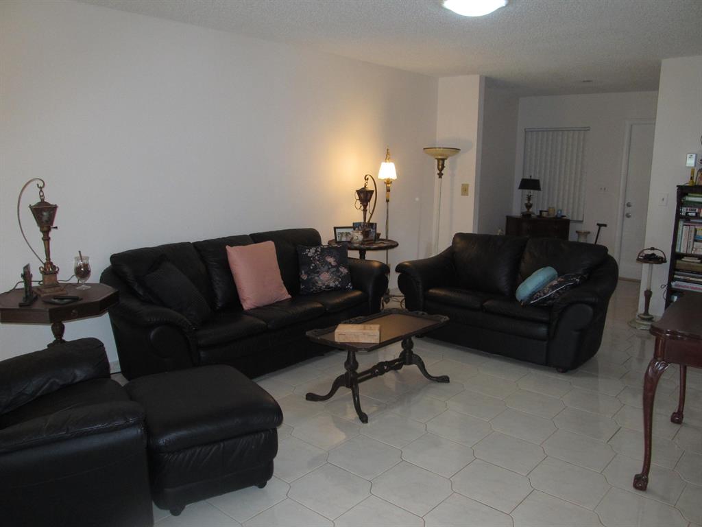 DELRAY VILLAS 2 - Residential