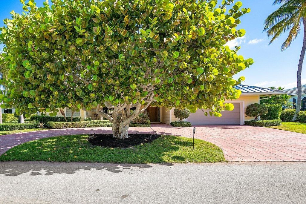 Photo of 1070 Grand Bahama Lane, Singer Island, FL 33404 (MLS # R11005332)