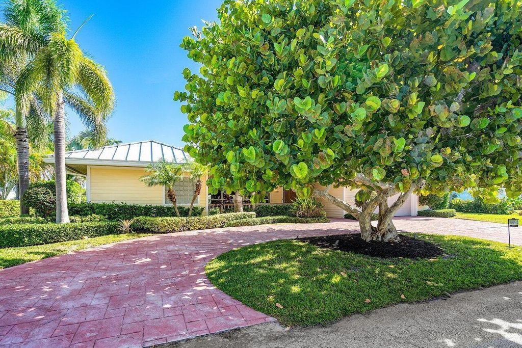 Photo of 1070 Grand Bahama Lane, Singer Island, FL 33404 (MLS # R11005332)