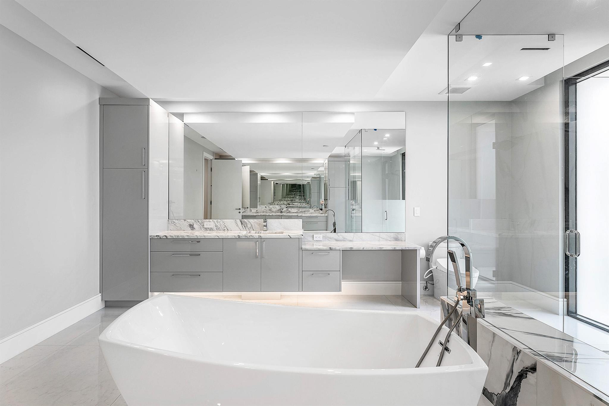 ROYAL PALM YACHT & COUNTR - Residential