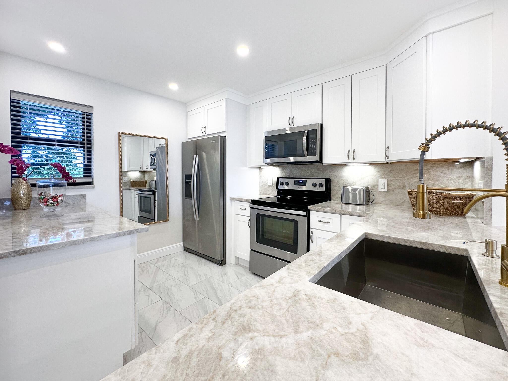 CORAL TOWERS CONDO - Residential