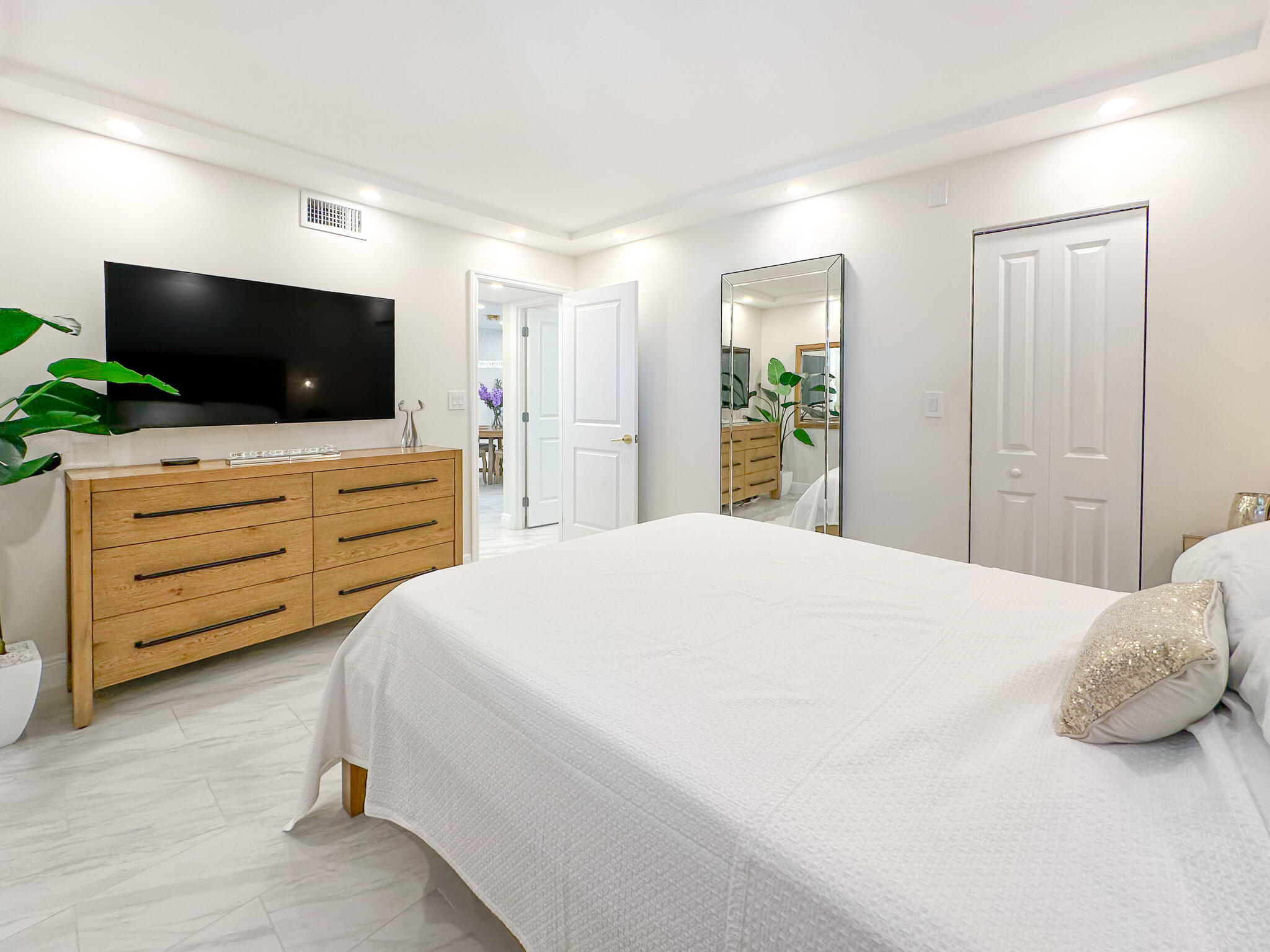 CORAL TOWERS CONDO - Residential