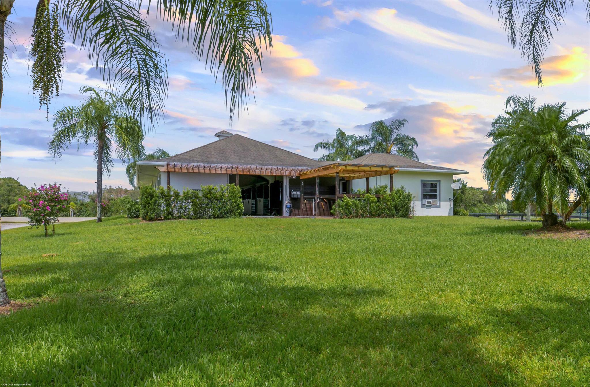 Palm Beach Point Sunglade - Residential