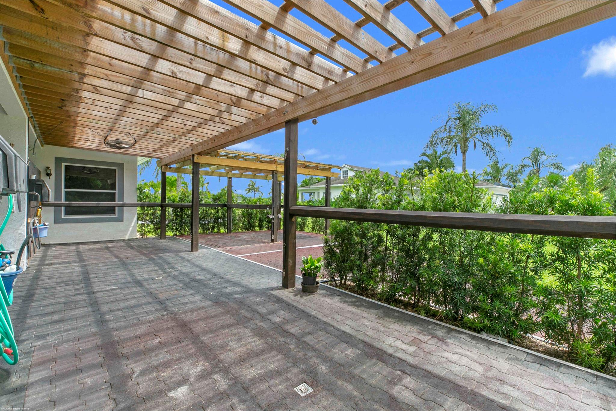 Palm Beach Point Sunglade - Residential