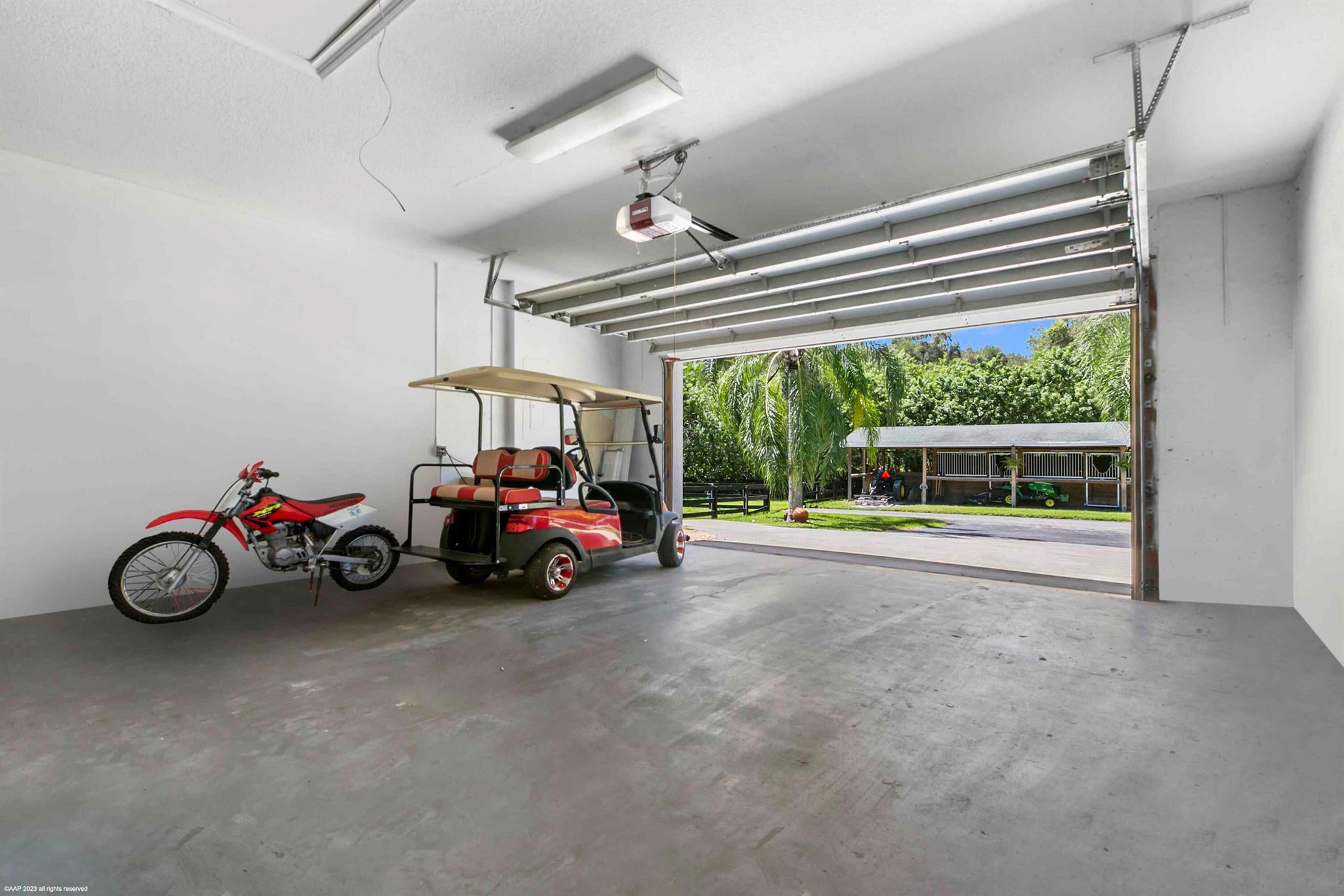 Palm Beach Point Sunglade - Residential