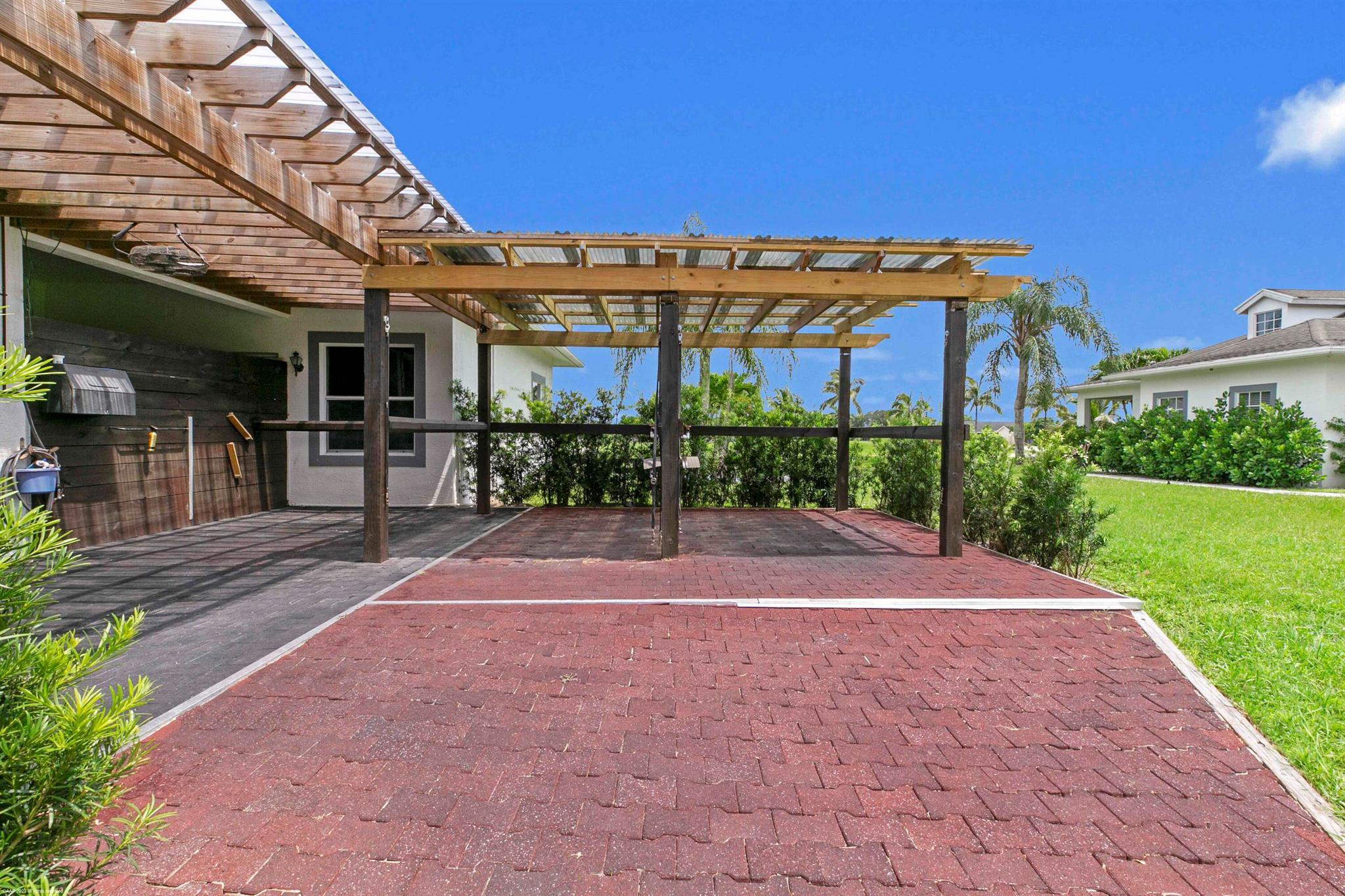 Palm Beach Point Sunglade - Residential