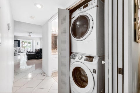 Tiny photo for 5050 Nesting Way #B, Delray Beach, FL 33484 (MLS # B26020214)
