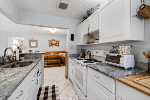 Tiny photo for 5050 Nesting Way #B, Delray Beach, FL 33484 (MLS # B26020214)