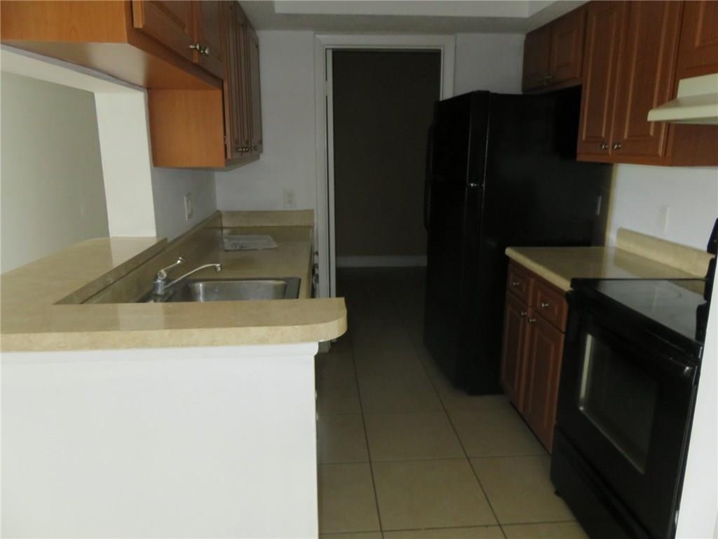 LEXINGTON ON THE GREEN - Residential