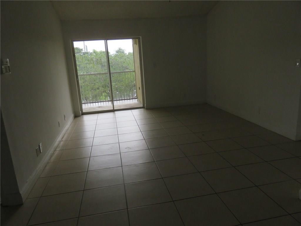 LEXINGTON ON THE GREEN - Residential