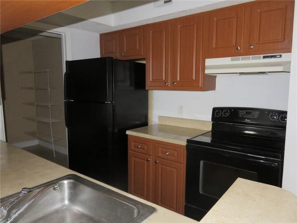 LEXINGTON ON THE GREEN - Residential