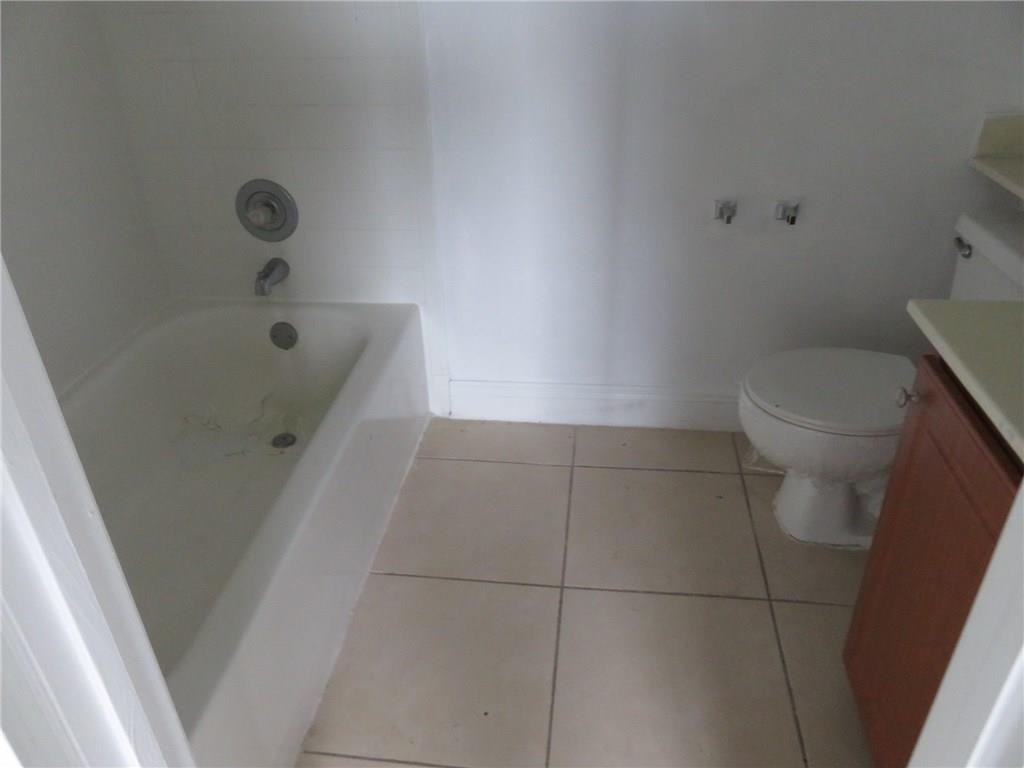 LEXINGTON ON THE GREEN - Residential