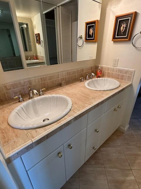 COLONY CONDO APTS IN OR16 - Residential Lease