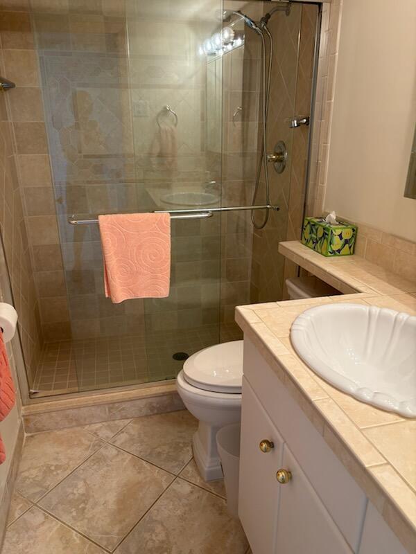 COLONY CONDO APTS IN OR16 - Residential Lease