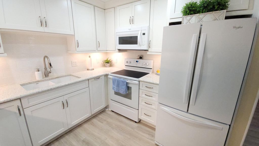 Photo of 34 Somerset Dr, West Palm Beach, FL 33417 (MLS # B26011045)