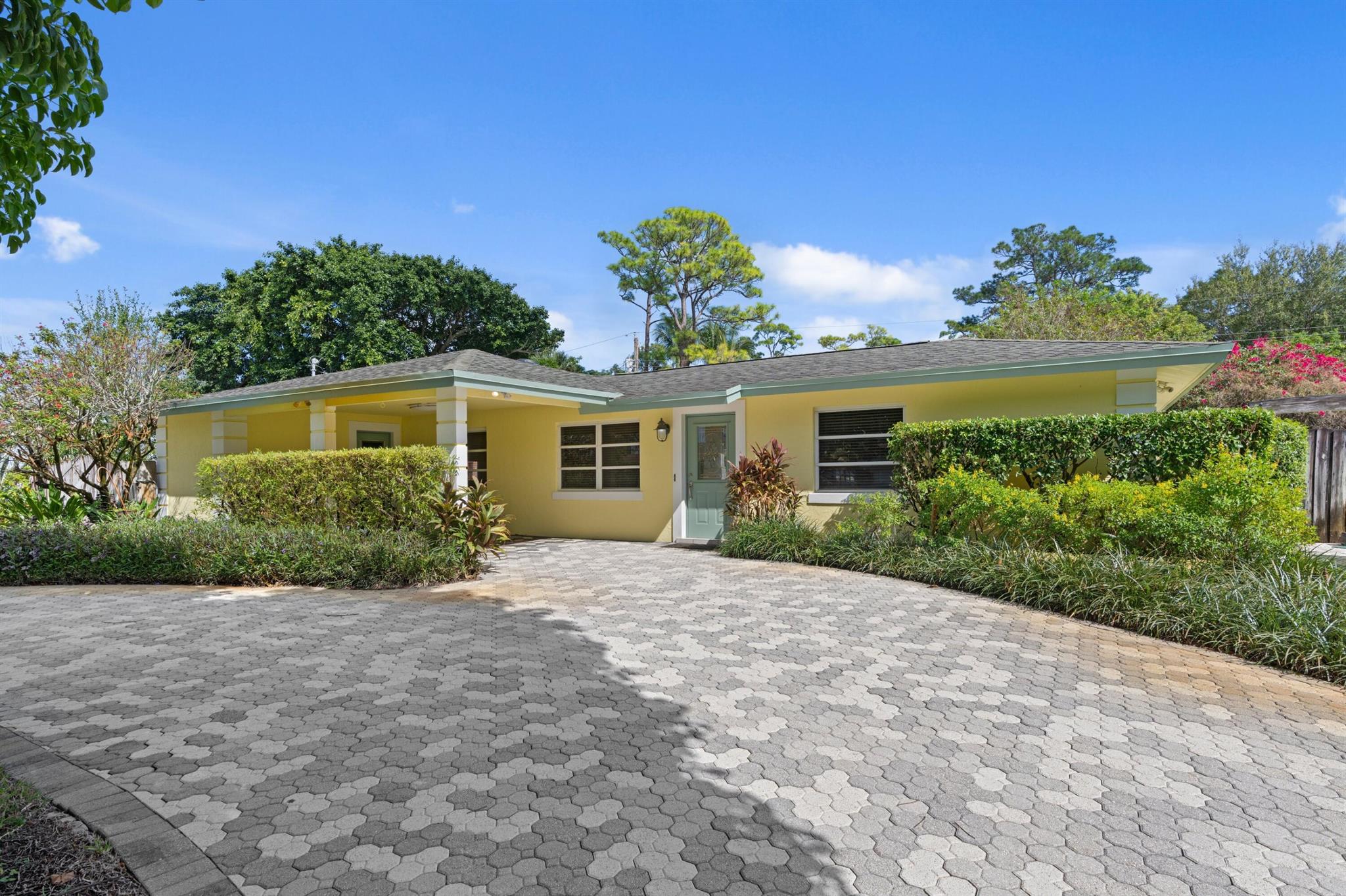 View photos, virtual tours, details... 1192 Pineway Drive