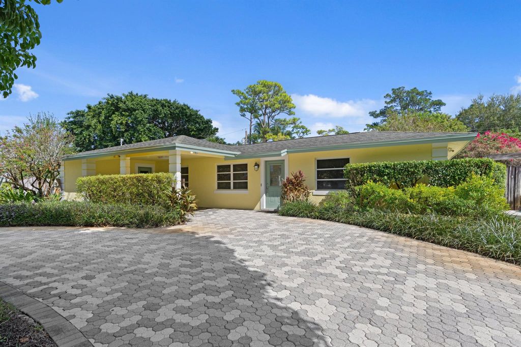 Photo of 1192 Pineway Drive, Haverhill, FL 33417 (MLS # R11136618)