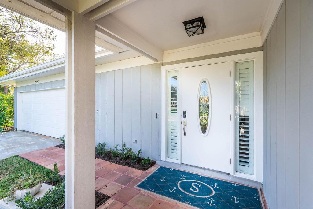 Photo of 13297 Garth Court, Palm Beach Gardens, FL 33418 (MLS # R10936598)