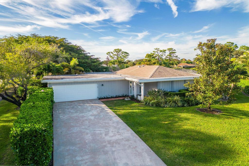 Photo of 13297 Garth Court, Palm Beach Gardens, FL 33418 (MLS # R10936598)