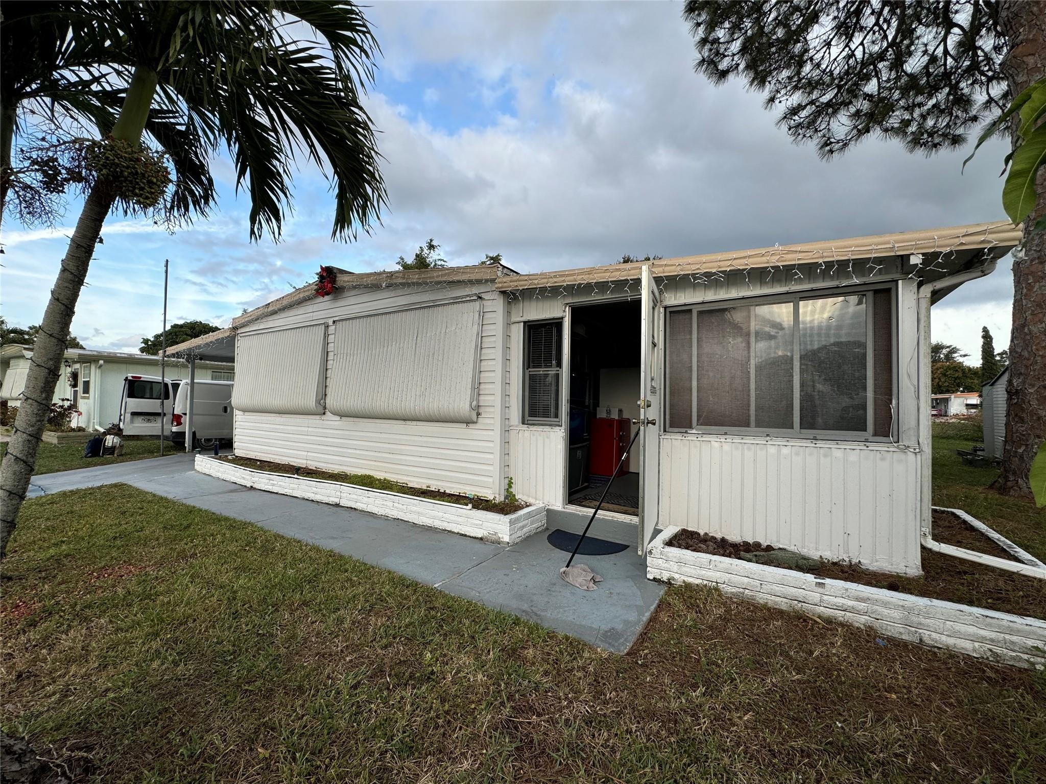 6424 DOGWOOD LANE