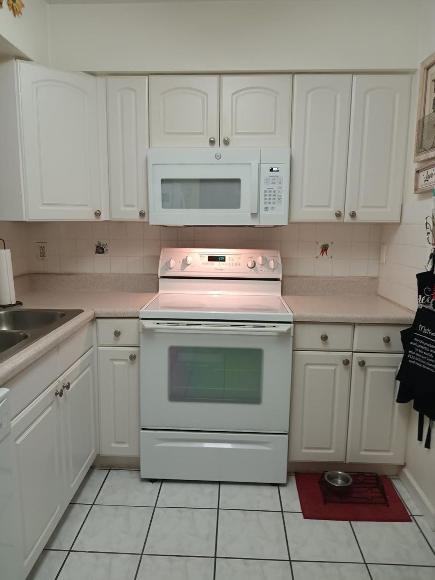 MOTIVATED SELLER! 4TH FLOOR PENTHOUSE! GREAT WATER VIEWS FROM YOUR LARGE PATIO. 2 BEDROOM 2 BATH WITH TILE AND LAMINATE FLOORING. HURRICANE SHUTTERS AND WROL-UPS. WASHER AND DRYER IN UNIT. WALK IN CLOSET IN MASTER BEDROOM. NEWER APPLIANCES. EXTRA STORAGE. PET FRIENDLY COMMUNITY ALLOWING 2 PETS EACH UNDER 20 LBS. ASSOCIATION STATE 55+ COMMUNITY, 650 CREDIT SCORE AND $40K YEARLY COMBINED INCOME. WALKING DISTANCE TO TRANSPORTATION, RESTAURANTS, WALGREENS, BANKS AND A NEW PUBLIX WITH ESTIMATED COMPLETION BY MID MARCH. CLUBHOUSE FEATURES 2 POOLS, TENNIS, EXERCISE ROOMS, SAUNA, BILLIARDS AND MORE.