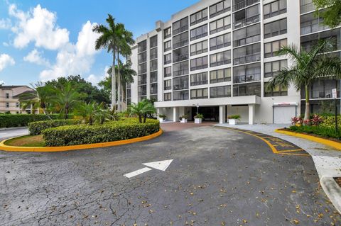 Condominium in Boca Raton FL 5951 Wellesley Park Drive Dr.jpg