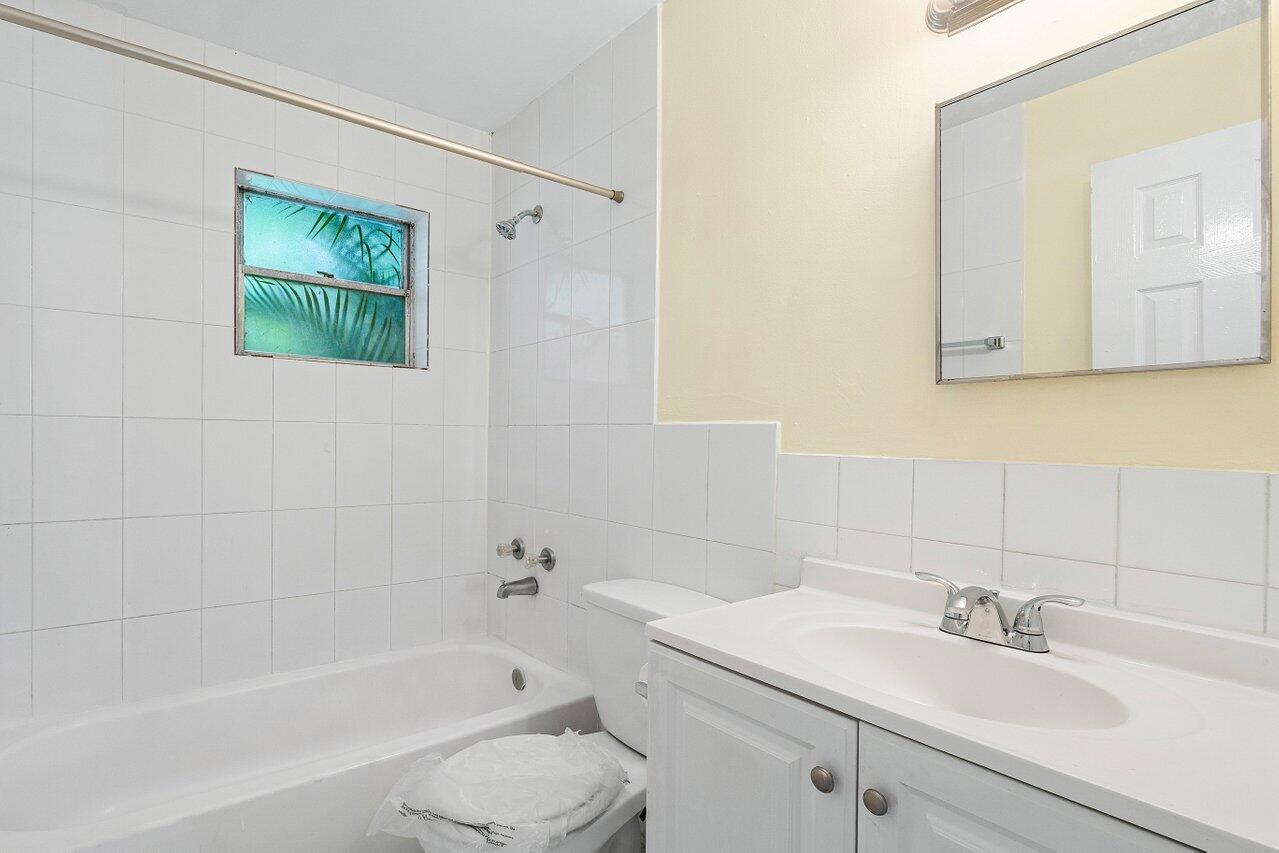 Gulfstream Apartments - Residential Lease