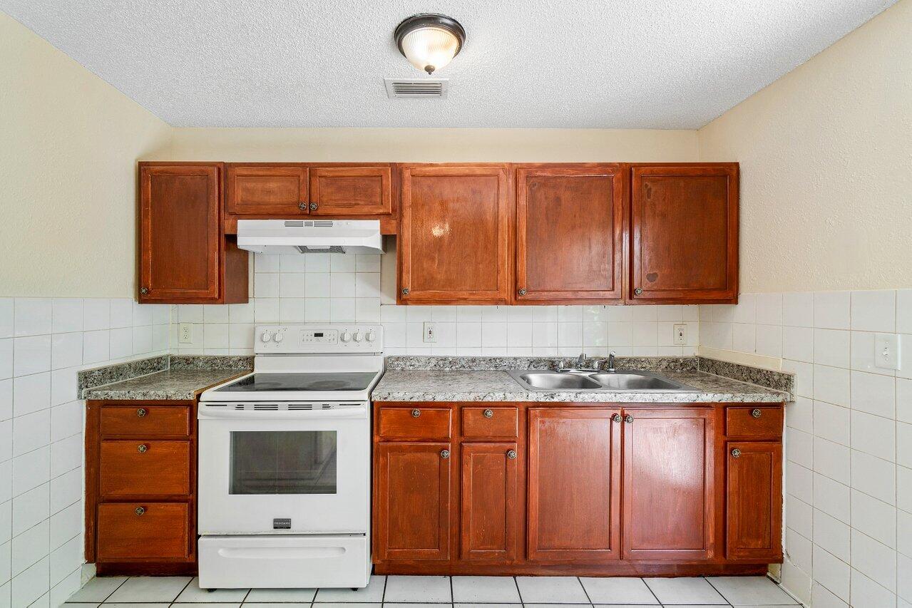Gulfstream Apartments - Residential Lease