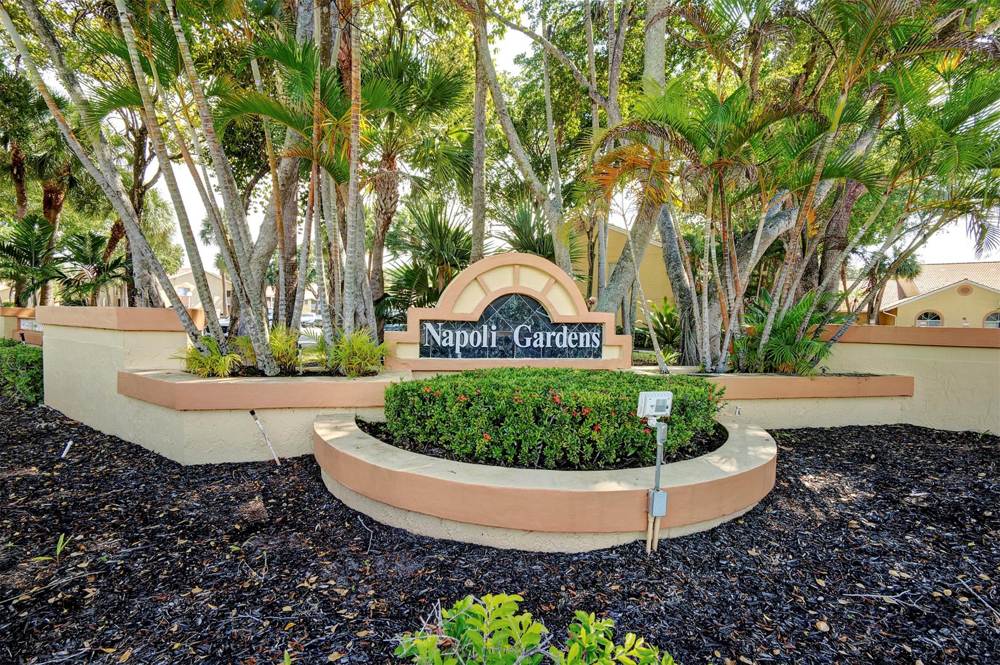 NAPOLI GARDENS - Residential