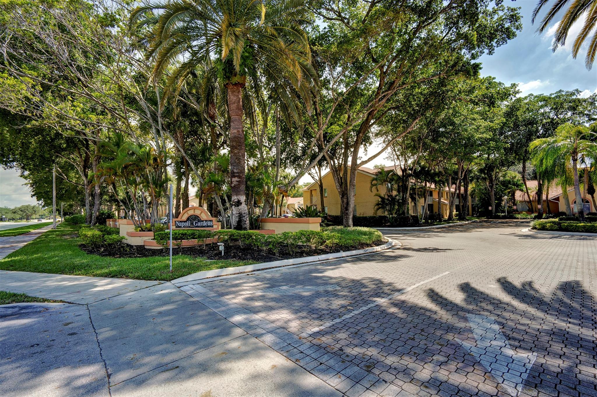 NAPOLI GARDENS - Residential