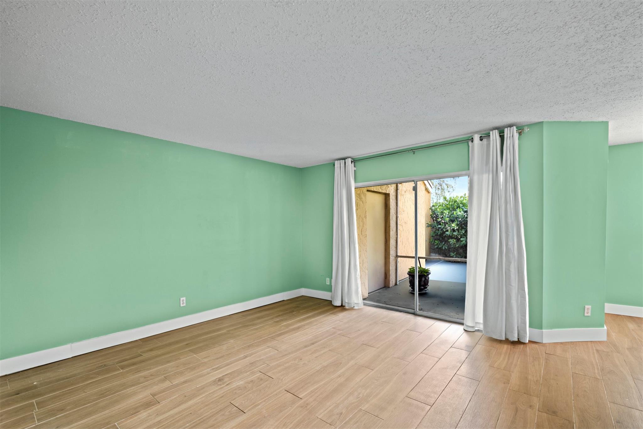 913 CORAL CLUB DR 913