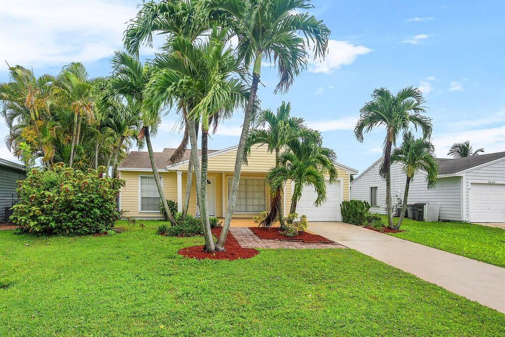 Photo of 5456 Courtney Circle, Boynton Beach, FL 33472 (MLS # R11109559)