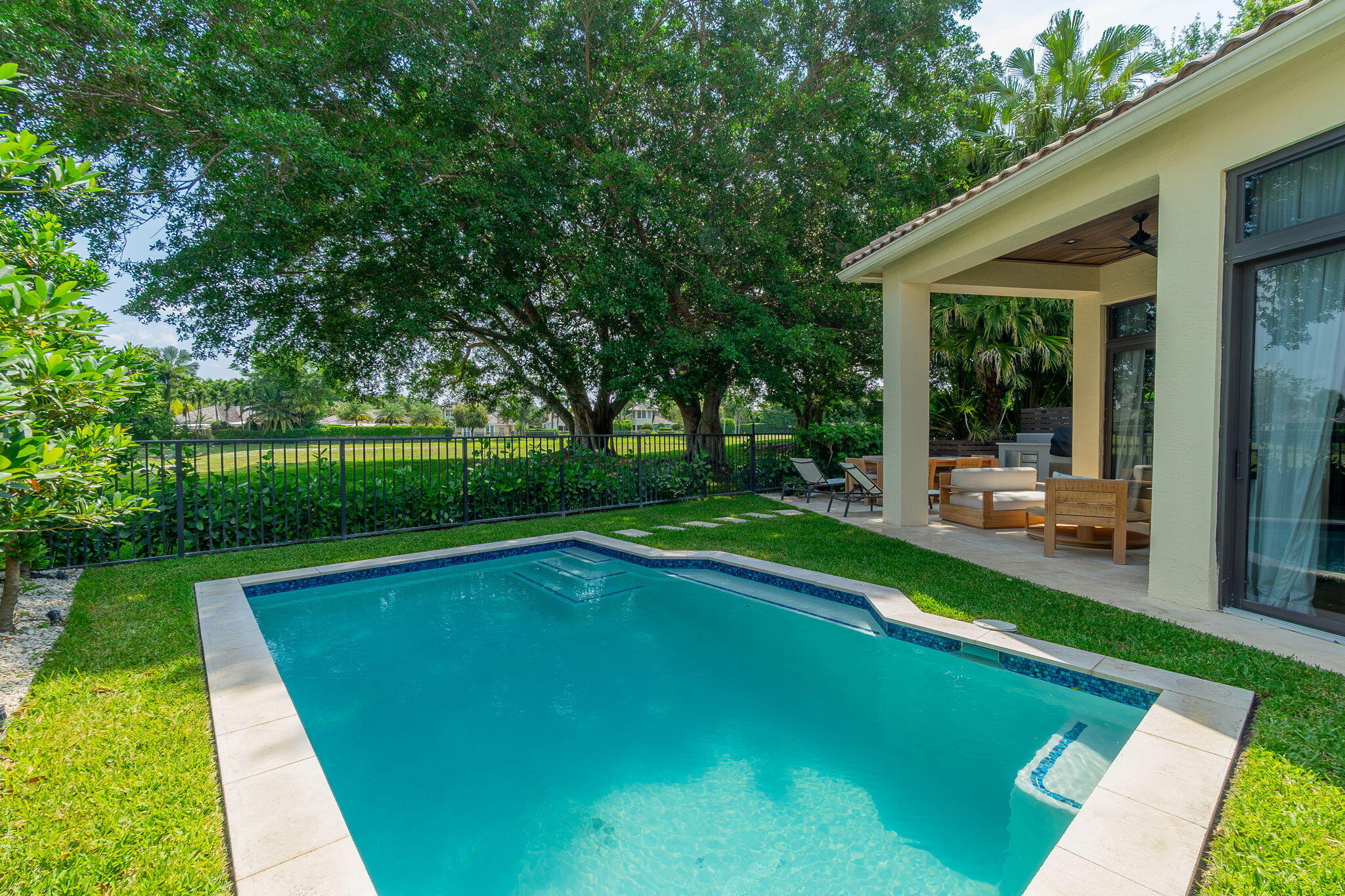 EAGLES LANDING OF P B POLO AND COUNTRY CLUB - Residential