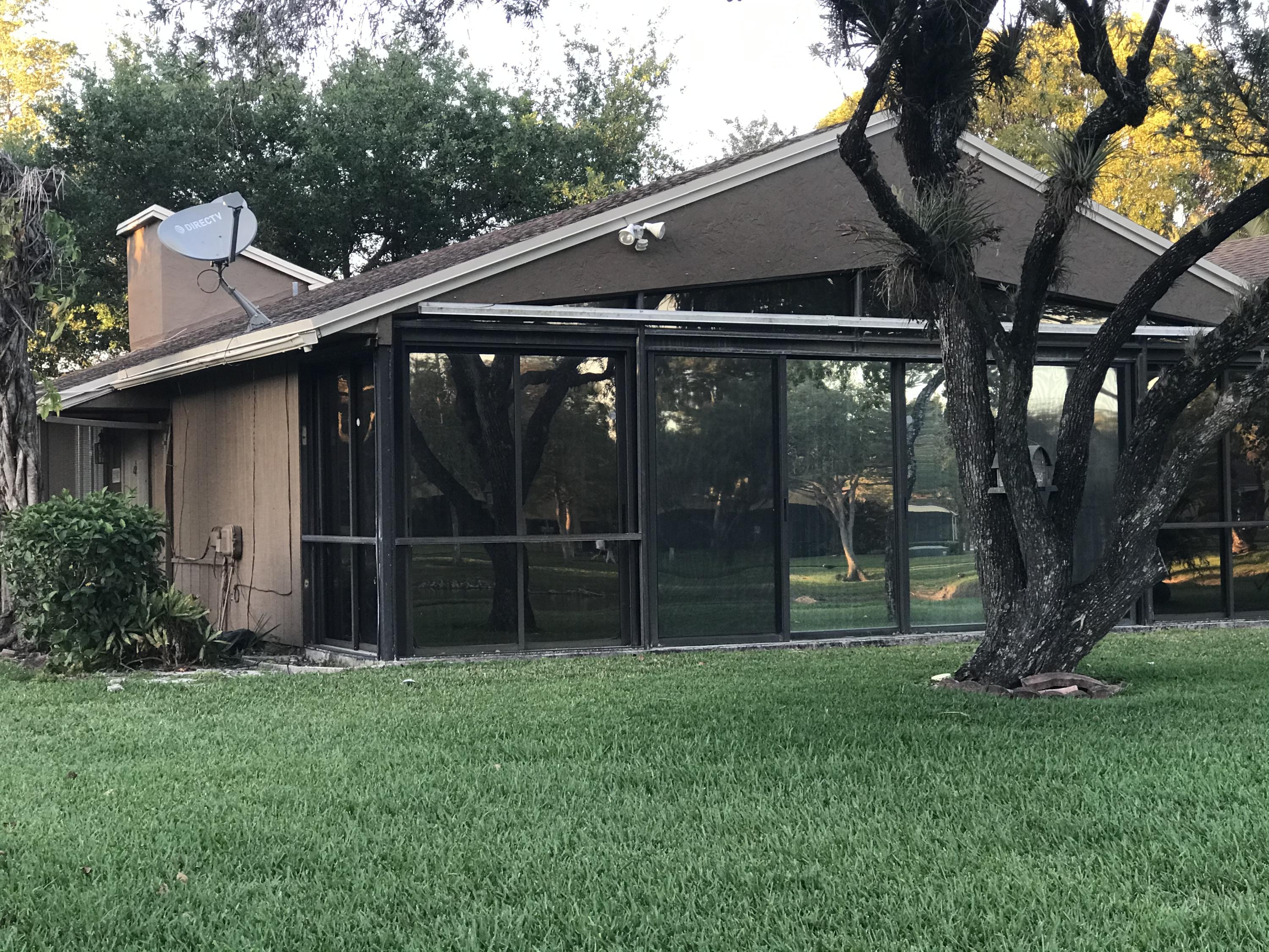 A RATED SCHOOL !!! BRIGHT AND BEAUTIFUL END UNIT VILLA WITH 3/2 WITH BEAUTIFUL LAKE AND GARDEN VIEW. VAULTED CEILINGS, NEUTRAL COLOR AND TILE THROUGH OUT THE VILLA, , OPEN FLOOR PLAN, LG CLOSETS. A/C UNIT WAS PUT JUST A COUPLE YEARS AGO. TILE IN LIVING AREAS, COMMUN POOL. BASKETBALL COURT, SECURITY PATROL,