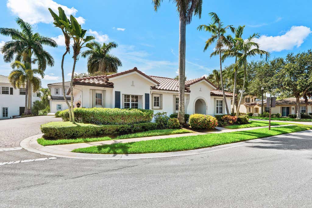 Photo of 542 TOMAHAWK Court, Palm Beach Gardens, FL 33410 (MLS # B26065190)