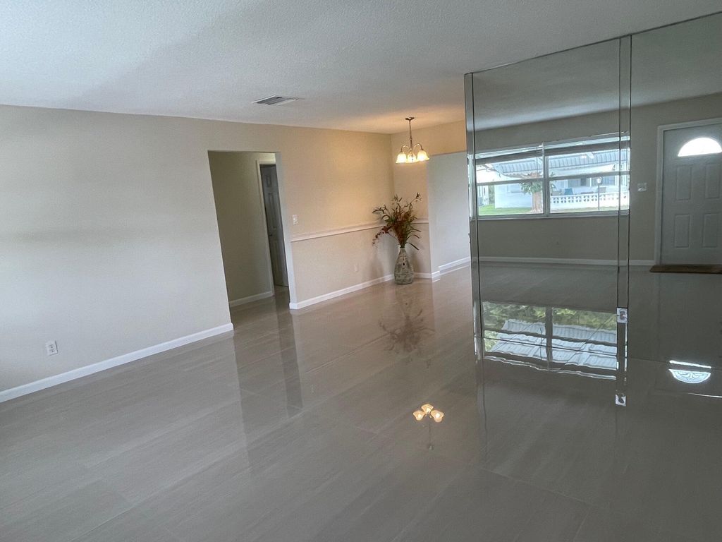 Photo of 910 SW 5th Court, Boynton Beach, FL 33426 (MLS # R11054827)