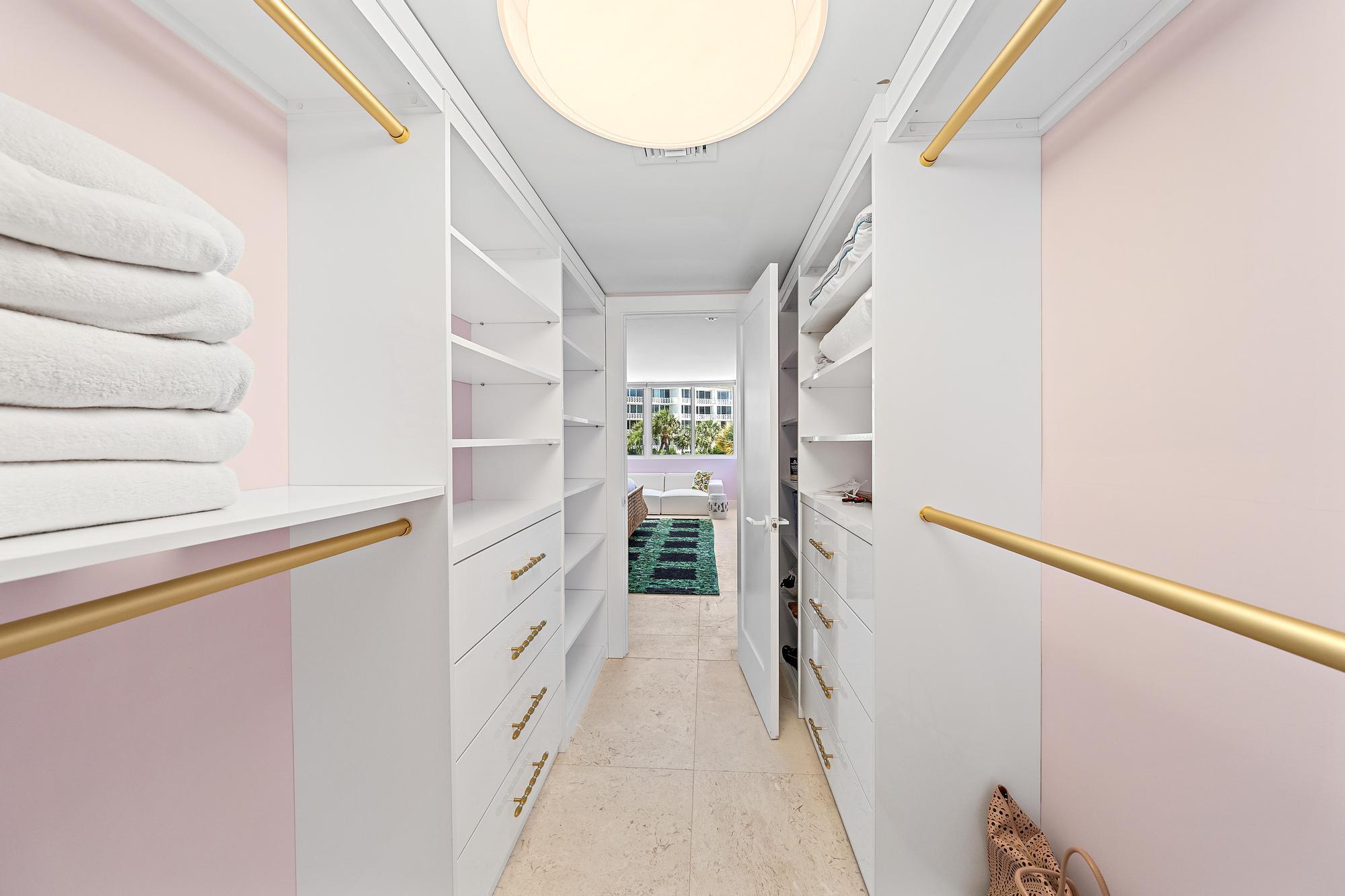 CARLYLE HOUSE CONDO - Residential